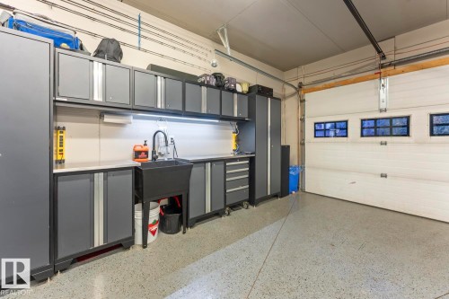 1512 Horseshoe Bay Estates, Cold Lake, AB - Indoor Photo Showing Garage