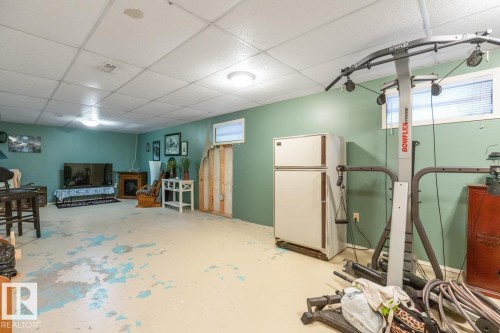 12232 83 Street, Edmonton, AB - Indoor