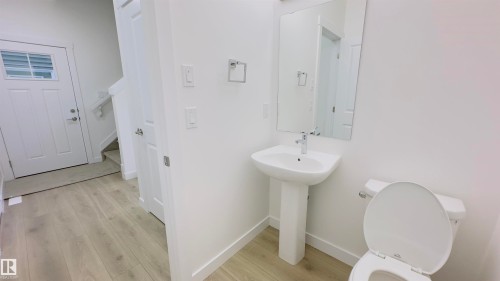 11 2710 66 Street, Edmonton, AB - Indoor Photo Showing Bathroom