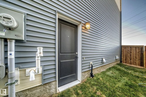 9411 Pear Crescent, Edmonton, AB - Outdoor With Exterior