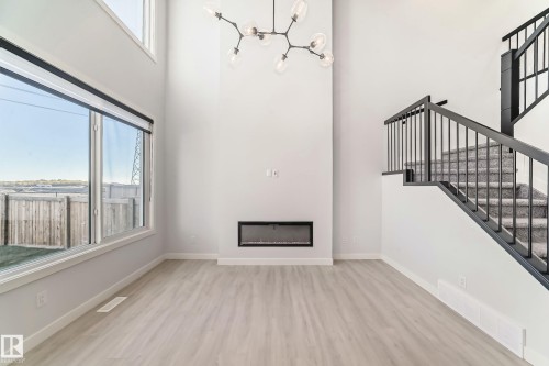 9411 Pear Crescent, Edmonton, AB - Indoor Photo Showing Other Room