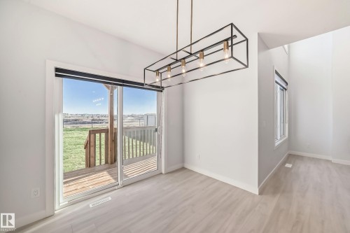 9411 Pear Crescent, Edmonton, AB - Indoor Photo Showing Other Room