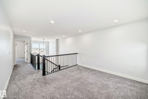 9411 Pear Crescent, Edmonton, AB - Indoor Photo Showing Other Room
