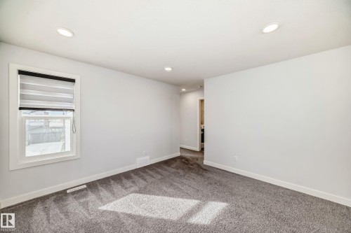 9411 Pear Crescent, Edmonton, AB - Indoor Photo Showing Other Room