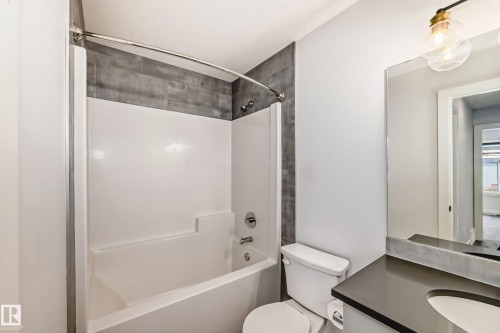 9411 Pear Crescent, Edmonton, AB - Indoor Photo Showing Bathroom