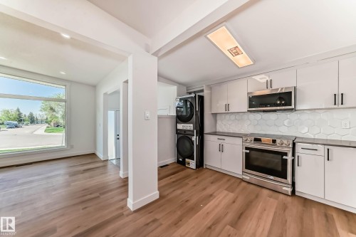 7220 152A Ave, Edmonton, AB - Indoor Photo Showing Kitchen