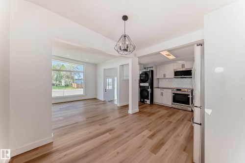 7220 152A Ave, Edmonton, AB - Indoor Photo Showing Kitchen