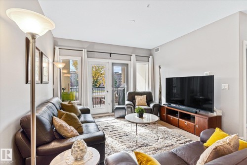 213 1406 Hodgson Way, Edmonton, AB - Indoor Photo Showing Living Room