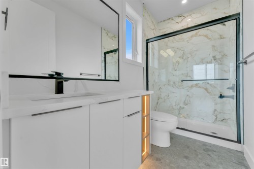 2408 1 Ave Sw, Edmonton, AB - Indoor Photo Showing Bathroom