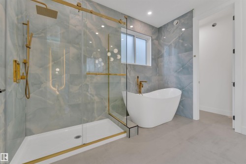 2408 1 Ave Sw, Edmonton, AB - Indoor Photo Showing Bathroom