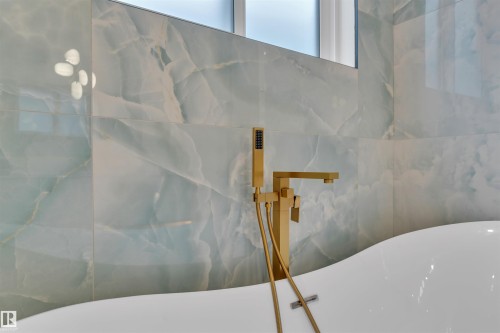 2408 1 Ave Sw, Edmonton, AB - Indoor Photo Showing Bathroom