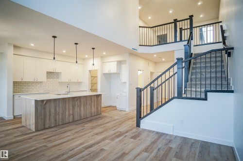 1604 11 Avenue, Edmonton, AB - Indoor Photo Showing Kitchen With Upgraded Kitchen