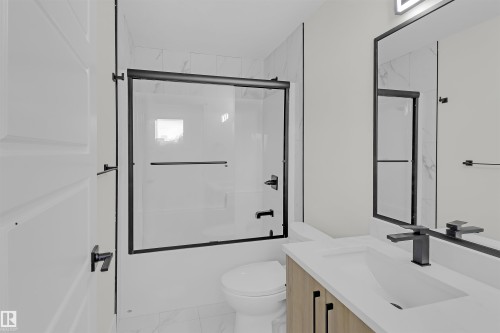 7936 91 Avenue, Edmonton, AB - Indoor Photo Showing Bathroom
