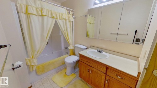 3924 56A Street Close, Camrose, AB - Indoor Photo Showing Bathroom