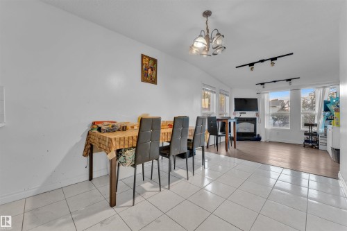 2512 42 Street, Edmonton, AB - Indoor