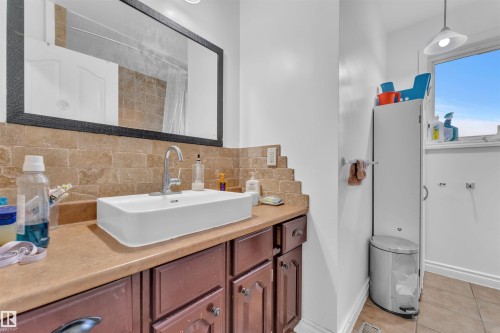 2512 42 Street, Edmonton, AB - Indoor Photo Showing Bathroom