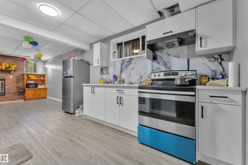 2512 42 Street, Edmonton, AB - Indoor Photo Showing Kitchen