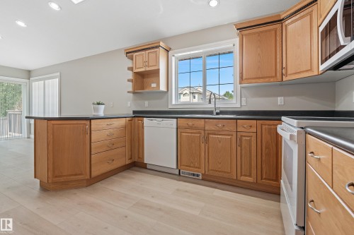 15216 49 Street, Edmonton, AB - Indoor Photo Showing Kitchen