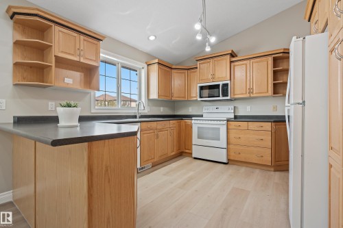 15216 49 Street, Edmonton, AB - Indoor Photo Showing Kitchen