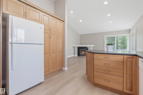 15216 49 Street, Edmonton, AB - Indoor Photo Showing Kitchen