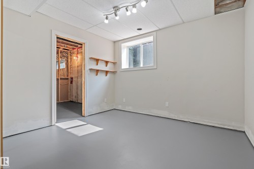 15216 49 Street, Edmonton, AB - Indoor Photo Showing Other Room