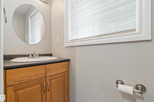 15216 49 Street, Edmonton, AB - Indoor Photo Showing Bathroom
