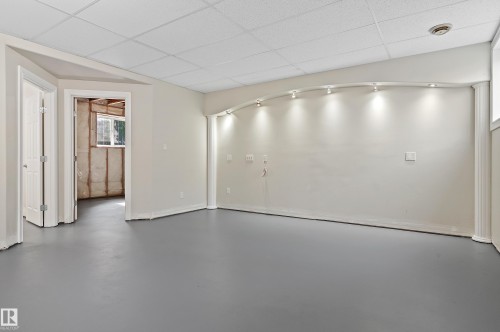 15216 49 Street, Edmonton, AB - Indoor Photo Showing Other Room