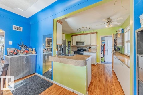12339 89 Street Nw, Edmonton, AB - Indoor Photo Showing Kitchen