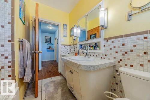 12339 89 Street Nw, Edmonton, AB - Indoor Photo Showing Bathroom