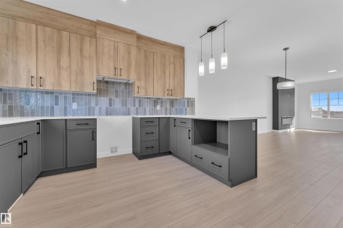 752 Mattson Drive, Edmonton, AB - Indoor Photo Showing Kitchen