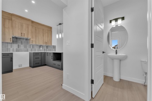 752 Mattson Drive, Edmonton, AB - Indoor Photo Showing Other Room