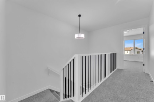 752 Mattson Drive, Edmonton, AB - Indoor Photo Showing Other Room