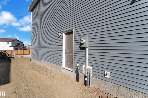 752 Mattson Drive, Edmonton, AB - Outdoor With Exterior