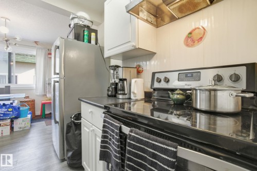 692 Abbottsfield Road, Edmonton, AB - Indoor Photo Showing Kitchen