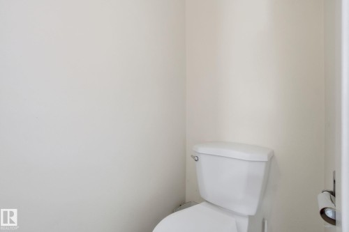 692 Abbottsfield Road, Edmonton, AB - Indoor Photo Showing Bathroom