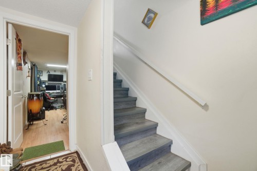 692 Abbottsfield Road, Edmonton, AB - Indoor Photo Showing Other Room