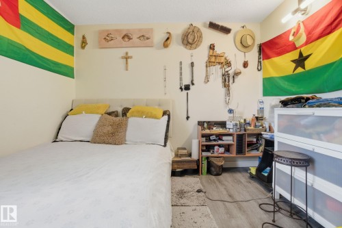 692 Abbottsfield Road, Edmonton, AB - Indoor Photo Showing Bedroom