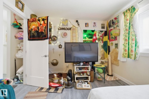 692 Abbottsfield Road, Edmonton, AB - Indoor