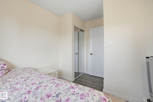 692 Abbottsfield Road, Edmonton, AB - Indoor Photo Showing Bedroom
