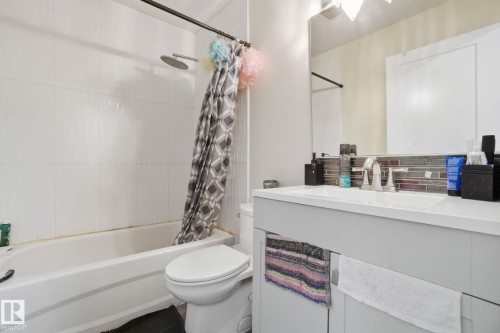 692 Abbottsfield Road, Edmonton, AB - Indoor Photo Showing Bathroom