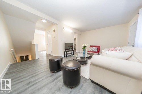 692 Abbottsfield Road, Edmonton, AB - Indoor