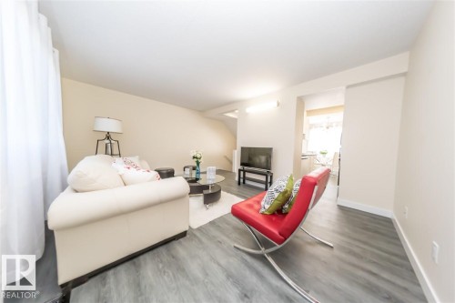 692 Abbottsfield Road, Edmonton, AB - Indoor Photo Showing Living Room