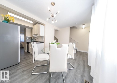 692 Abbottsfield Road, Edmonton, AB - Indoor