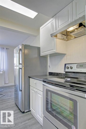 692 Abbottsfield Road, Edmonton, AB - Indoor Photo Showing Kitchen