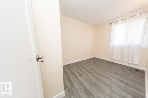 692 Abbottsfield Road, Edmonton, AB - Indoor Photo Showing Other Room