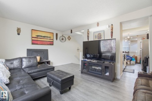 692 Abbottsfield Road, Edmonton, AB - Indoor Photo Showing Living Room
