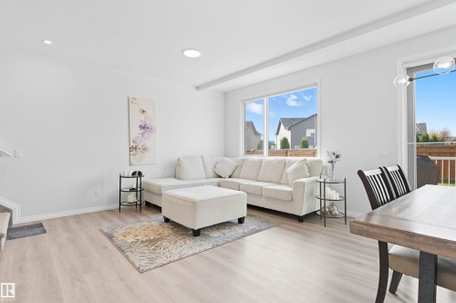 2631 Donaghey Crescent, Edmonton, AB - Indoor Photo Showing Living Room