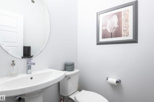 2631 Donaghey Crescent, Edmonton, AB - Indoor Photo Showing Bathroom