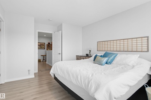 2631 Donaghey Crescent, Edmonton, AB - Indoor Photo Showing Bedroom