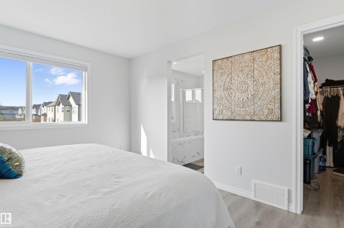 2631 Donaghey Crescent, Edmonton, AB - Indoor Photo Showing Bedroom